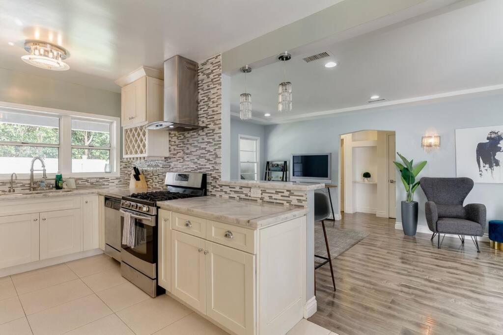Picfair Village Modern Glam House * Los Ángeles